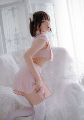 老板用手在秘书内裤里摸